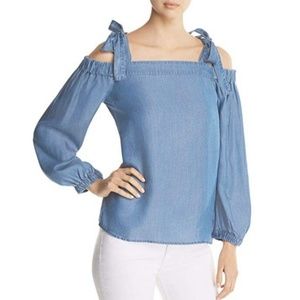 Michael kors (xs) lite blue off the shoulders top